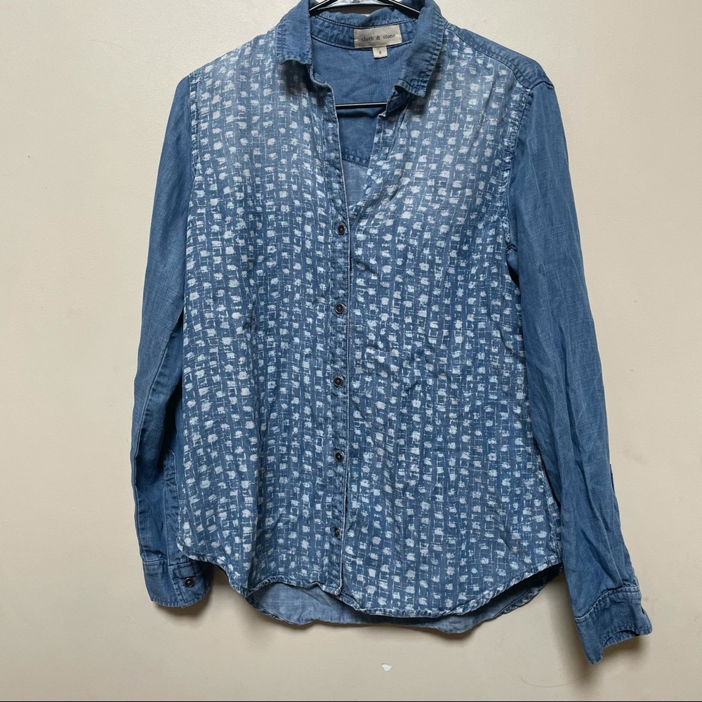 Cloth & Stone Chambray Button Up Top